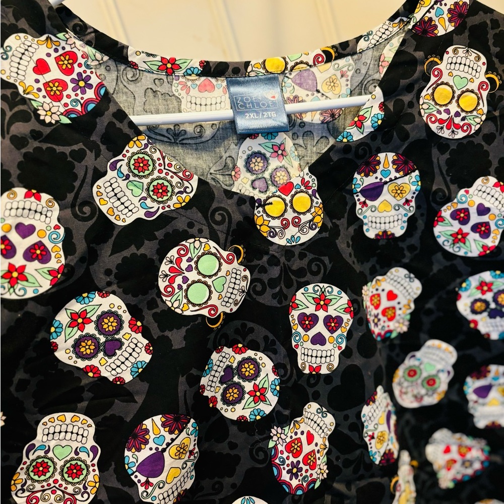 Scrub top plus size 2X Day of the Dead Skulls